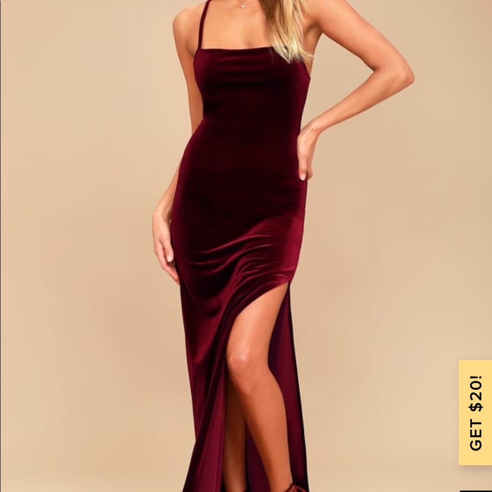 Lulu’s burgundy velvet gown full length slit small